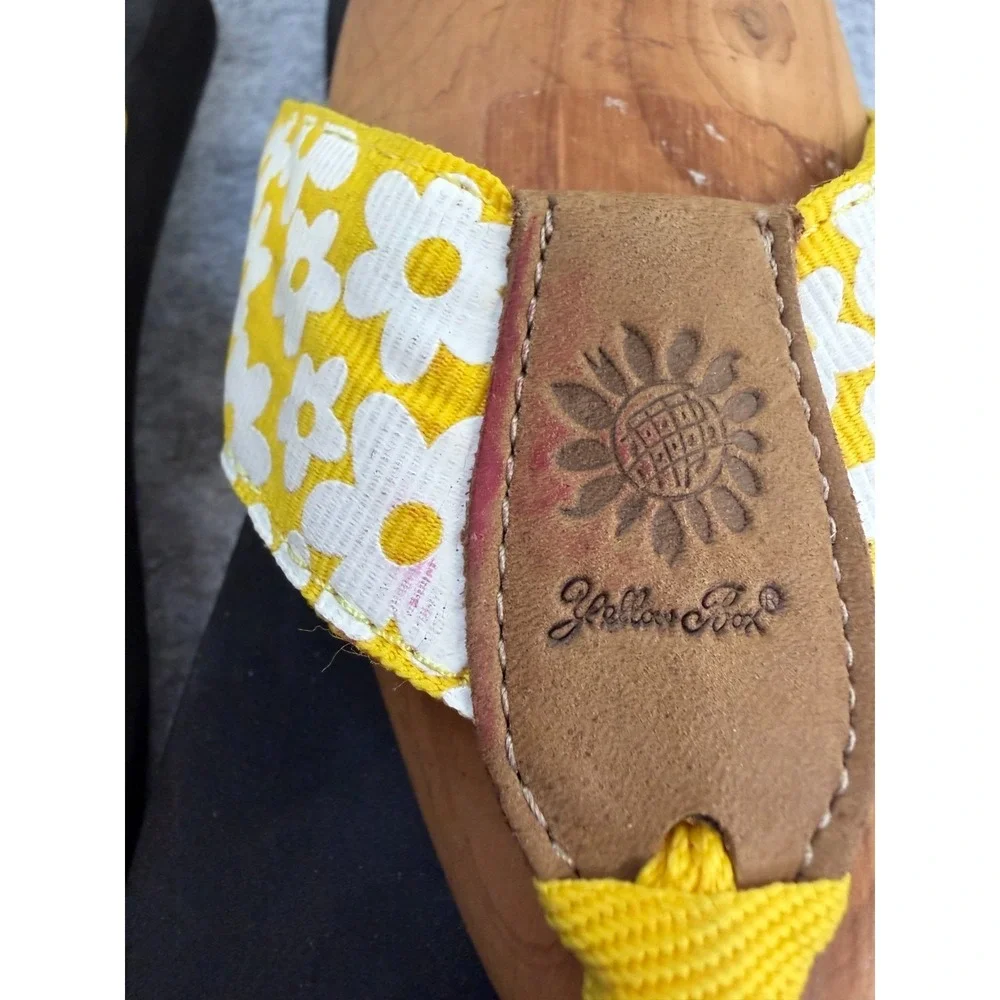 Yellow Box Froamy Yellow Daisy Design Flip Flops Women's Size 9 - Picture 2 of 4